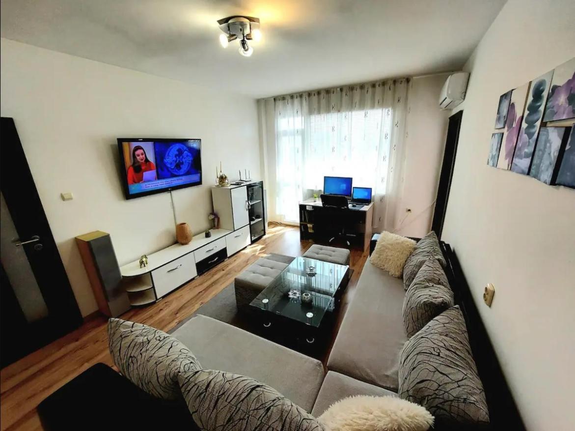 בלאגובגראד 3 Rooms Apartment, Top Center, 1St Floor, Aubg, Free Parking, Pc I5 Ssd, 3 Led Tvs 200 Channels, Wifi, Terrace, Easy-Late Check-In, Stay Before Greece מראה חיצוני תמונה